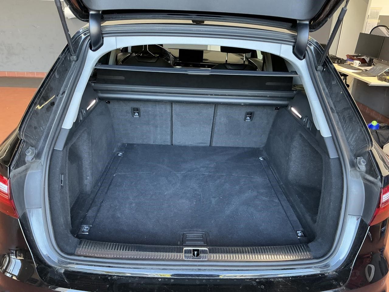 Fahrzeugabbildung Audi A4 Avant 35 TDI advanced S tronic CarPlay|AHK|LE