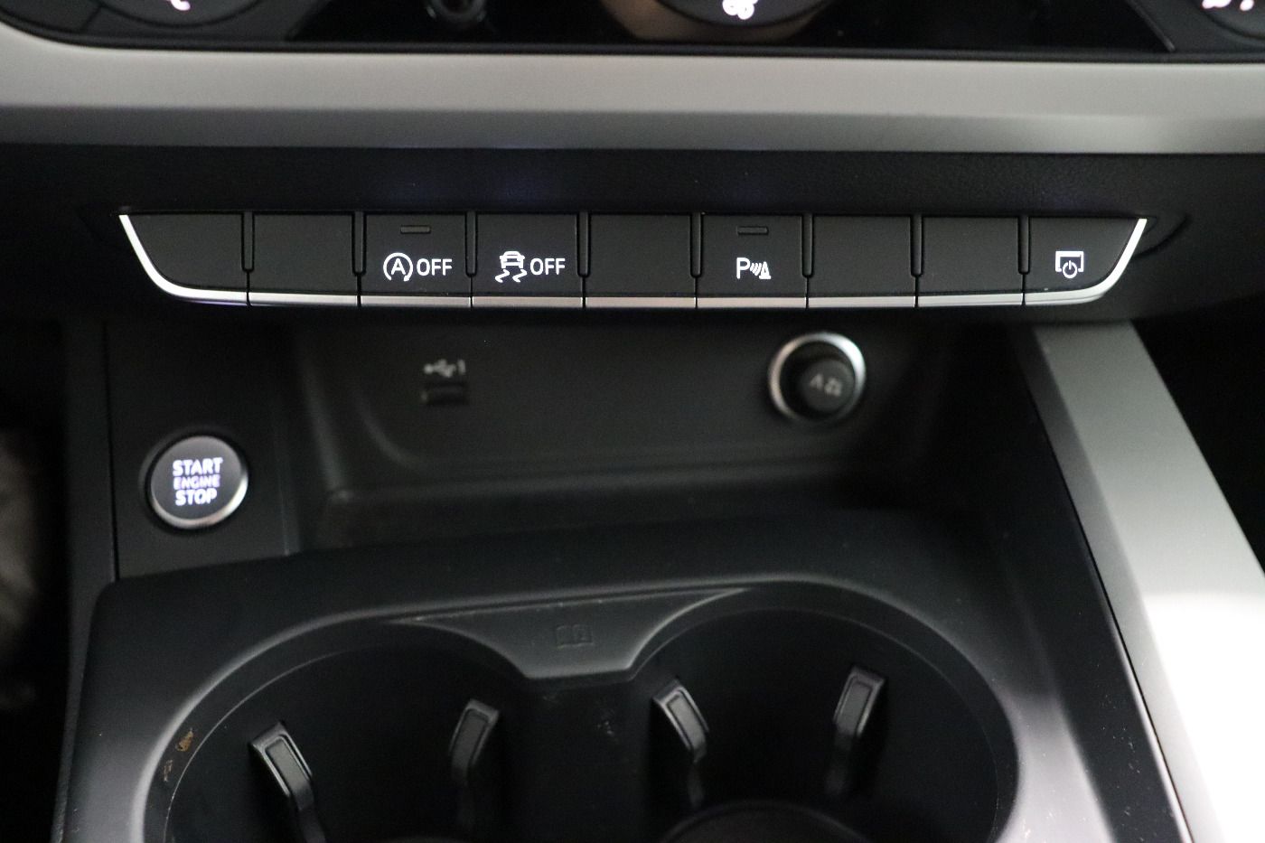 Fahrzeugabbildung Audi A4 Avant 35 TDI advanced S tronic CarPlay|AHK|LE