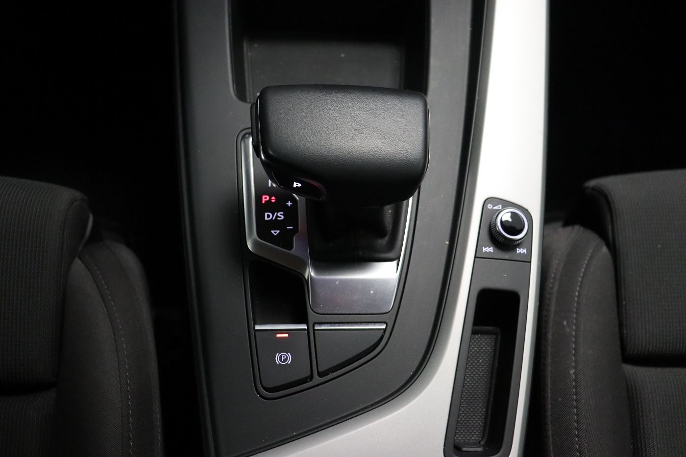 Fahrzeugabbildung Audi A4 Avant 35 TDI advanced S tronic CarPlay|AHK|LE