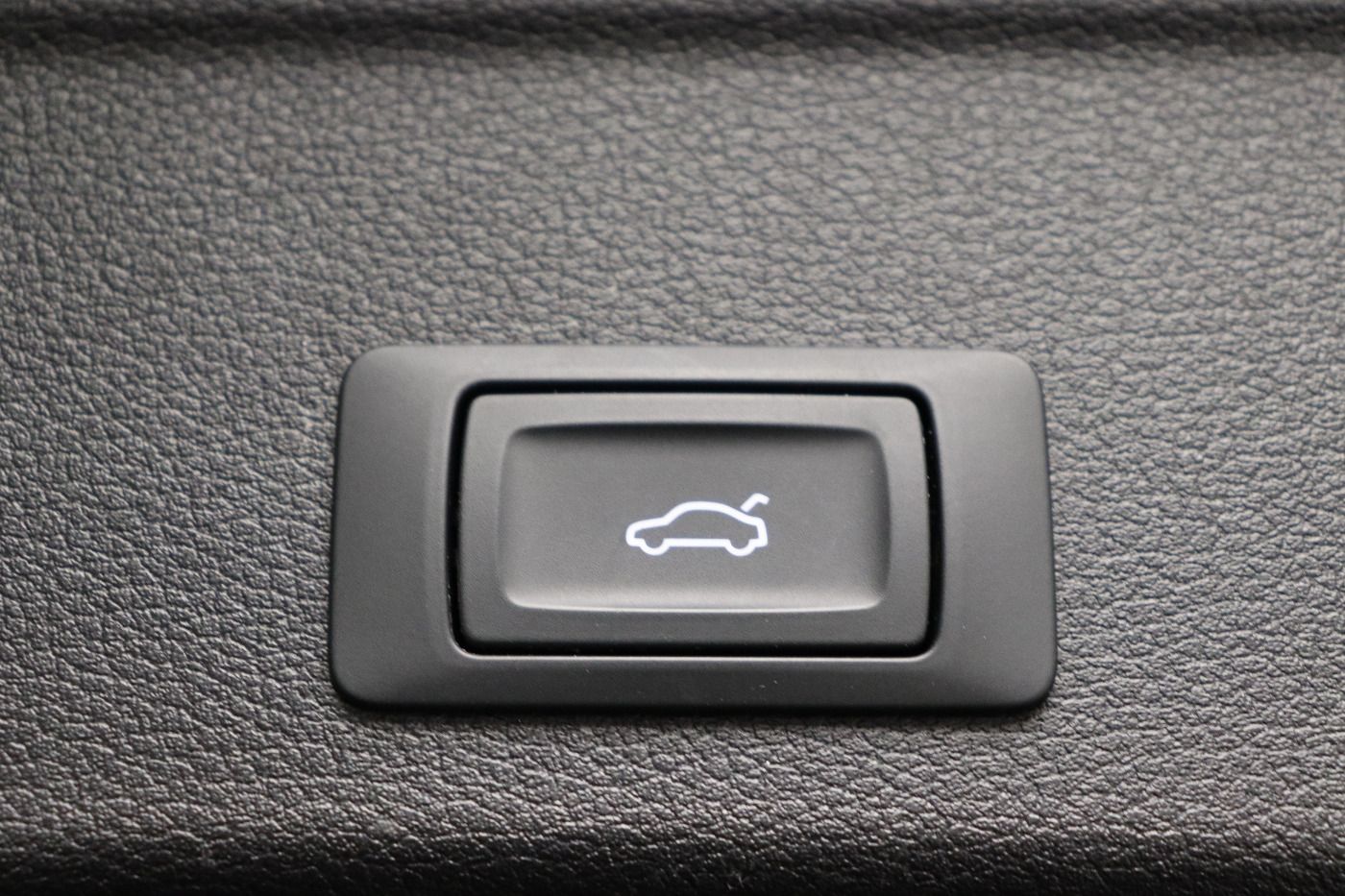 Fahrzeugabbildung Audi A4 Avant 35 TDI advanced S tronic CarPlay|AHK|LE
