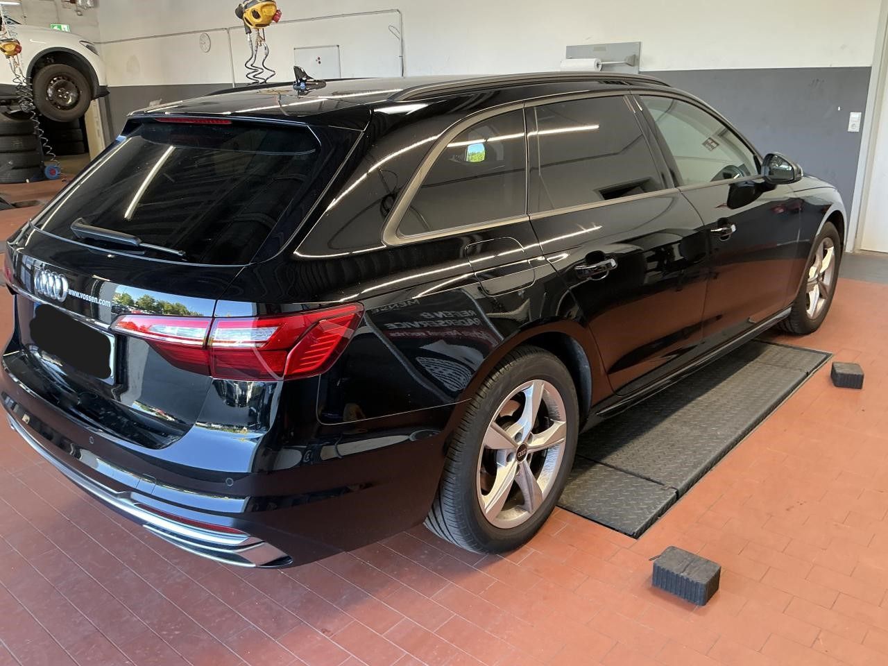 Fahrzeugabbildung Audi A4 Avant 35 TDI advanced S tronic CarPlay|AHK|LE