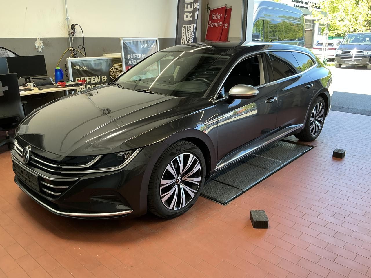 Fahrzeugabbildung Volkswagen Areon Shooting Brake 2.0 TDI DSG Elegance CarPla