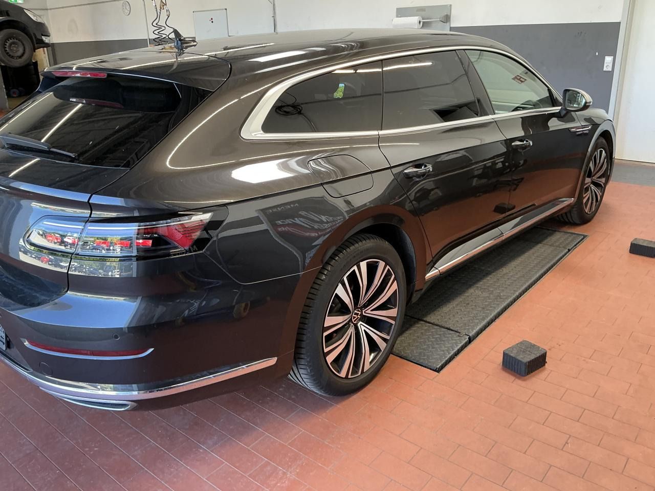 Fahrzeugabbildung Volkswagen Areon Shooting Brake 2.0 TDI DSG Elegance CarPla