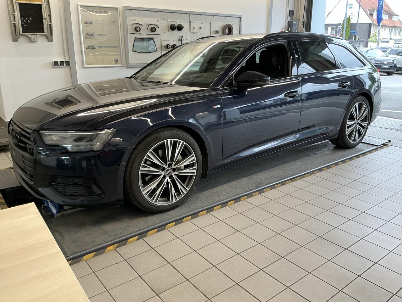 Fahrzeugabbildung Audi A6 Avant 45 TDI quattro S tronic sport CarPlay|H
