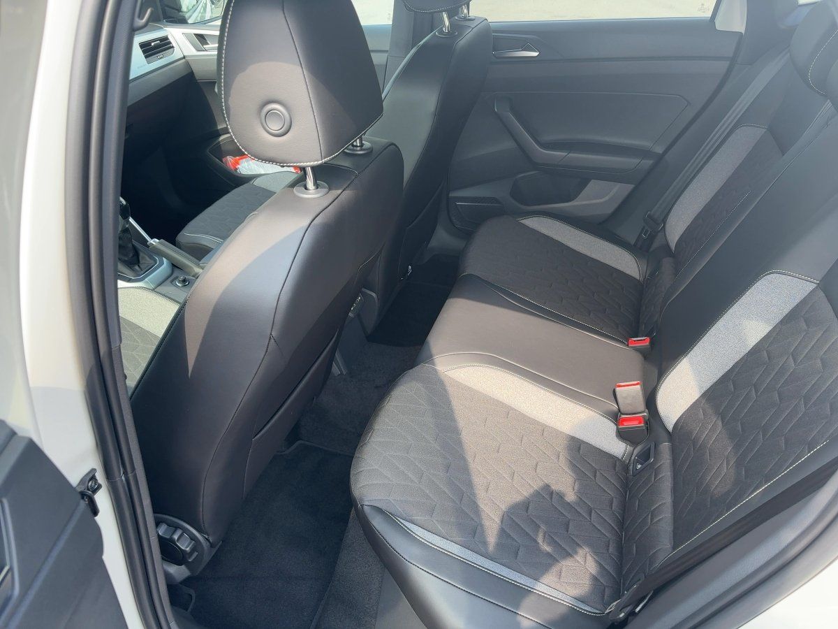 Fahrzeugabbildung Volkswagen Polo ENERGY 1.0 l TSI OPF 5-Gang Navi KameraSHZG - mit KI generiert/bearbeitet