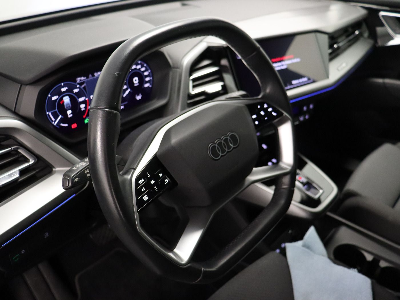 Fahrzeugabbildung Audi Q4 e-tron 40 S line Standhzg|ACC|LED|Navi|Kamera