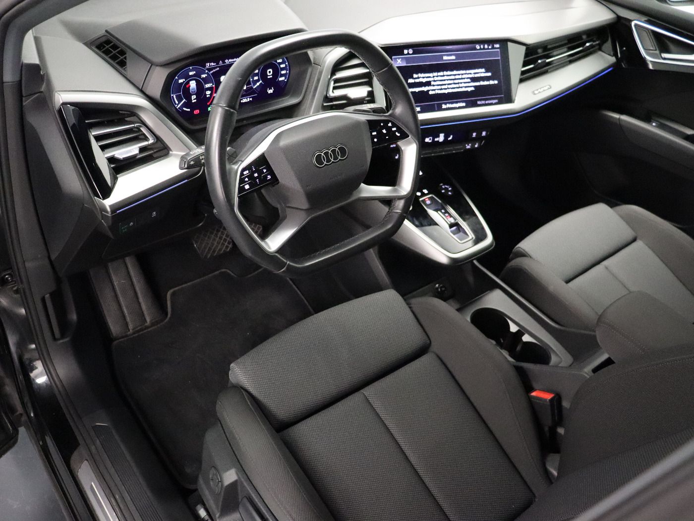 Fahrzeugabbildung Audi Q4 e-tron 40 S line Standhzg|ACC|LED|Navi|Kamera