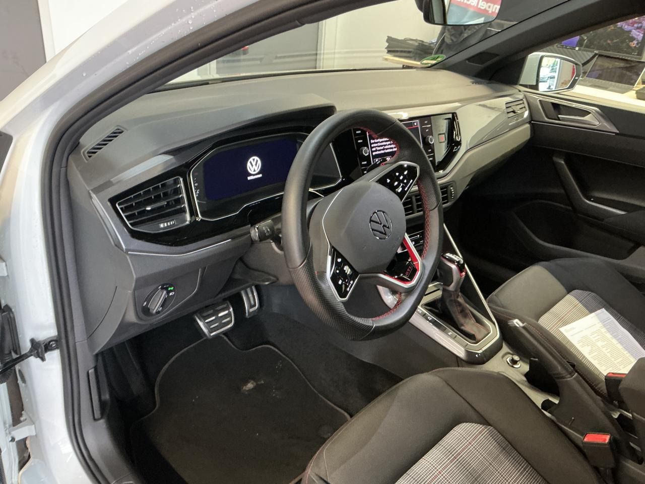 Fahrzeugabbildung Volkswagen Polo GTI 2.0 TSI DSG IQ.Light|Matrix|CarPlay|LED