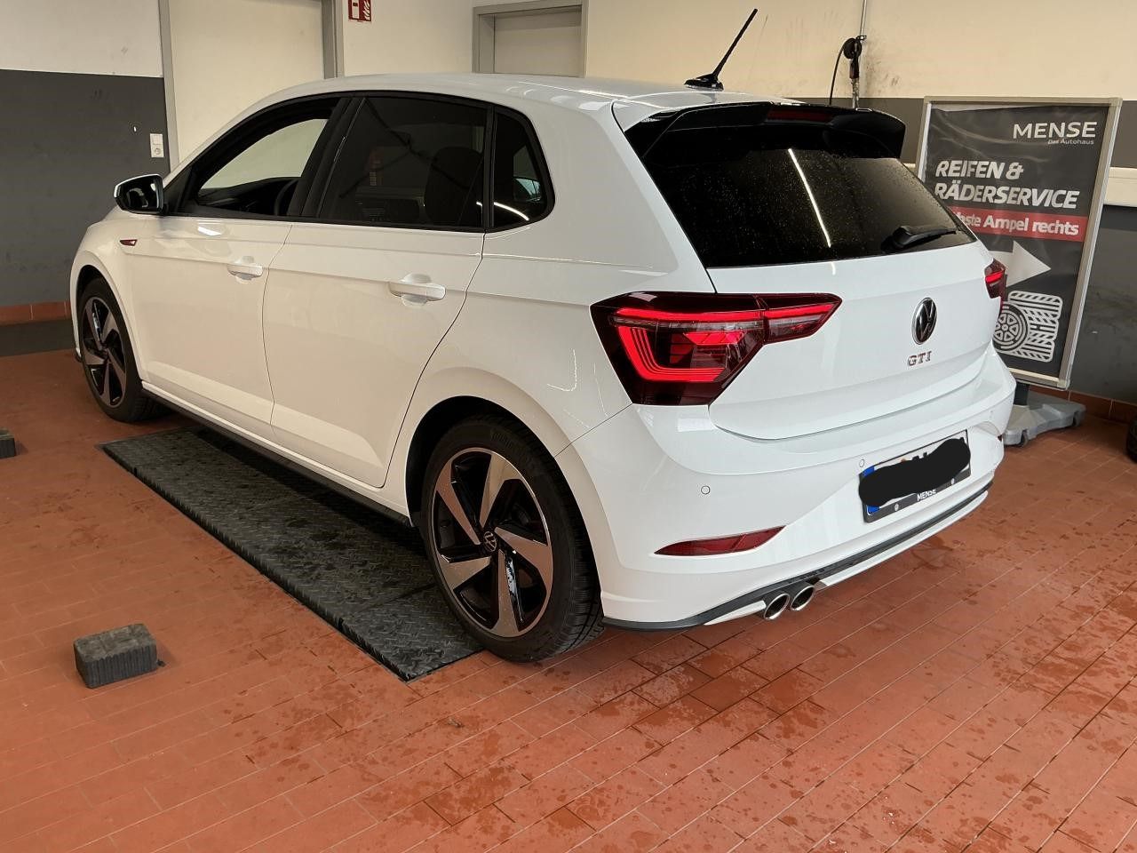 Fahrzeugabbildung Volkswagen Polo GTI 2.0 TSI DSG IQ.Light|Matrix|CarPlay|LED