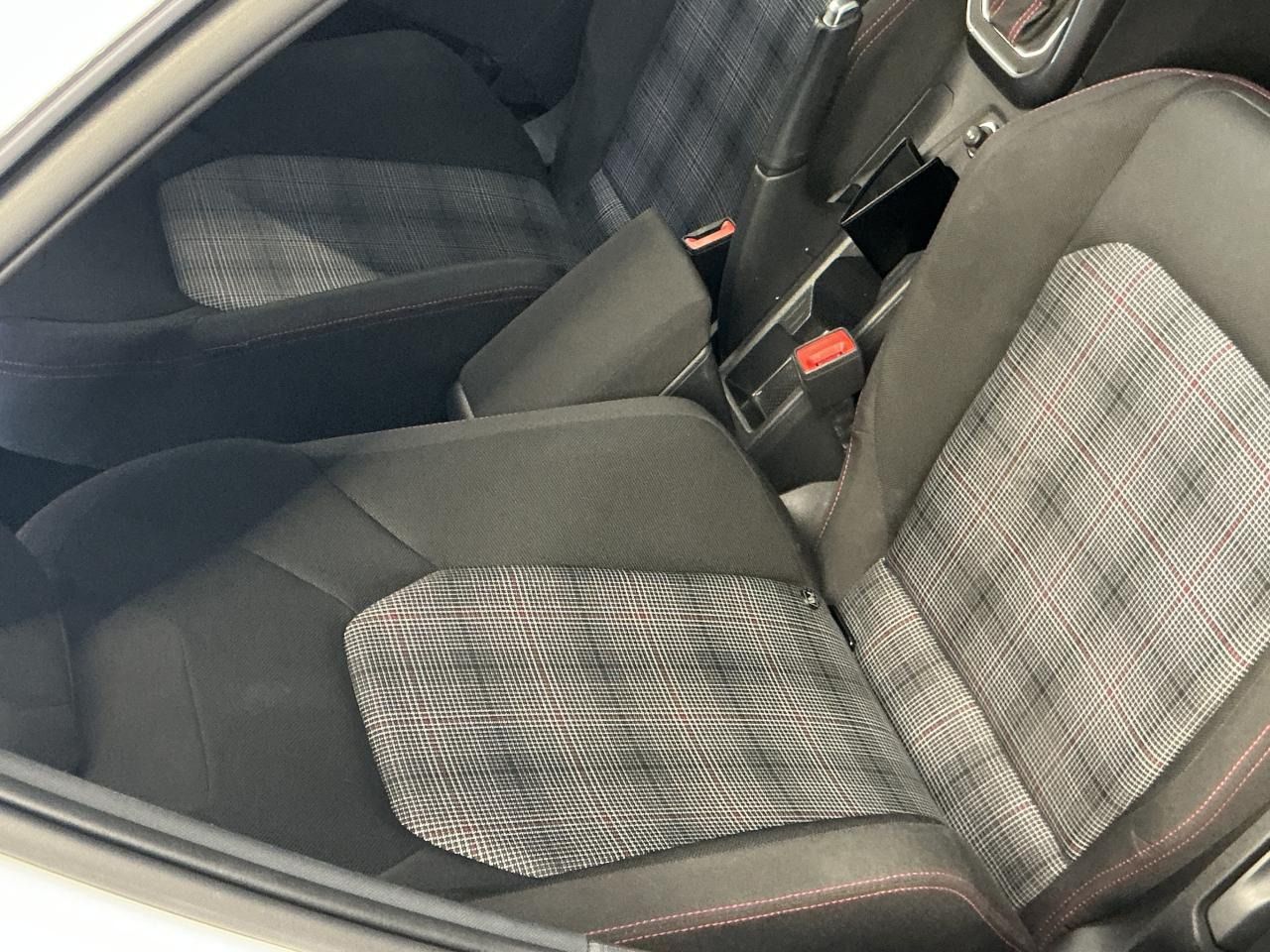 Fahrzeugabbildung Volkswagen Polo GTI 2.0 TSI DSG IQ.Light|Matrix|CarPlay|LED