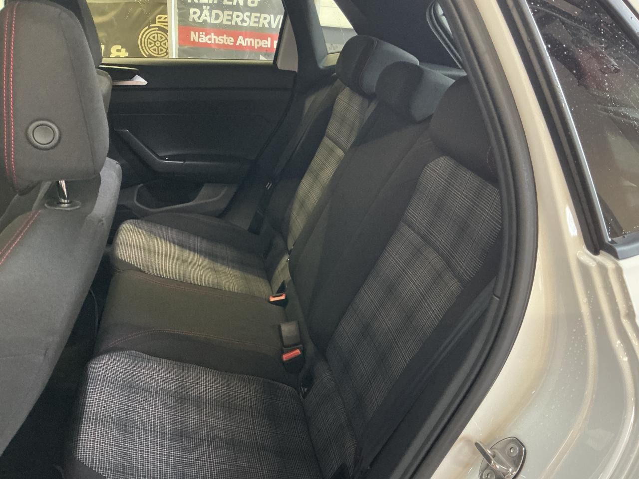 Fahrzeugabbildung Volkswagen Polo GTI 2.0 TSI DSG IQ.Light|Matrix|CarPlay|LED