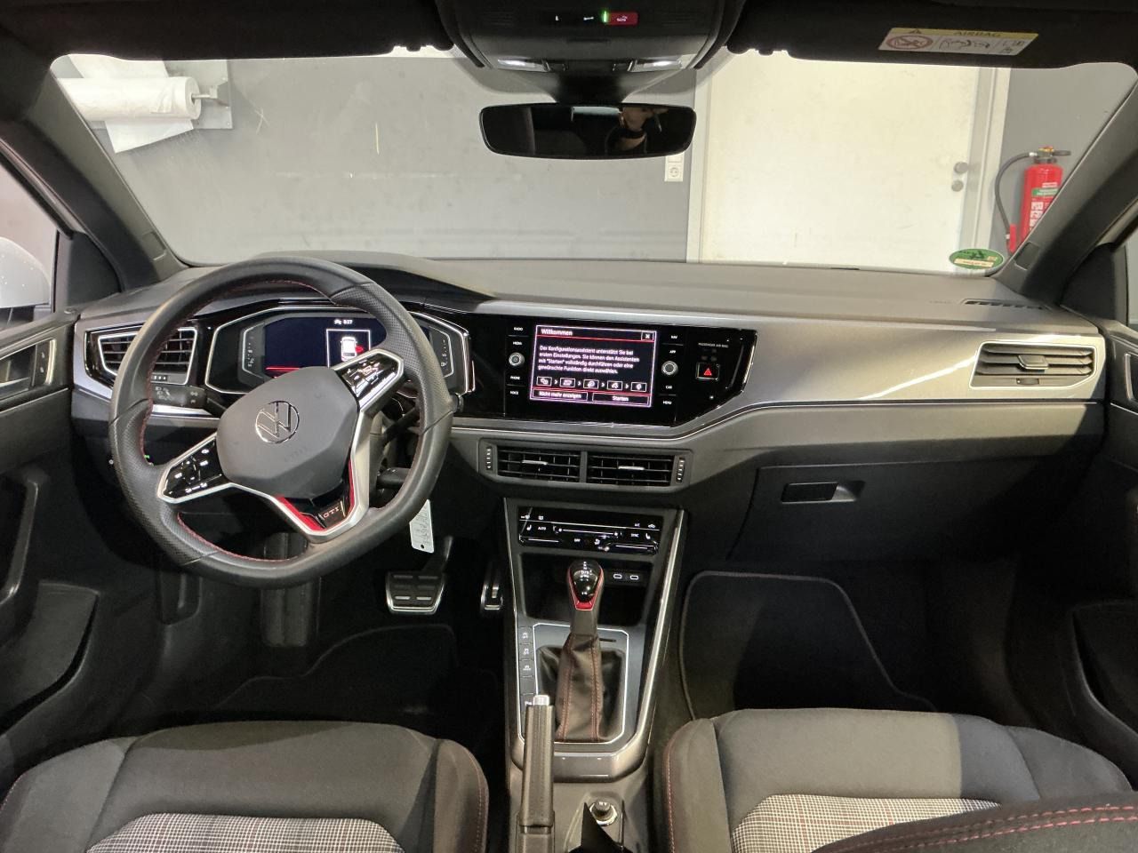 Fahrzeugabbildung Volkswagen Polo GTI 2.0 TSI DSG IQ.Light|Matrix|CarPlay|LED