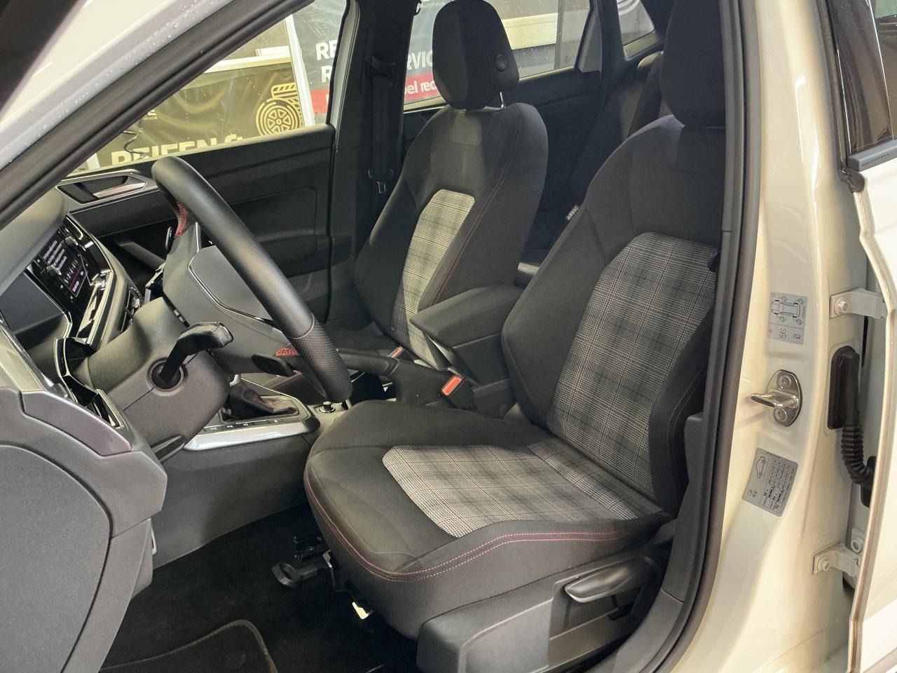 Fahrzeugabbildung Volkswagen Polo GTI 2.0 TSI DSG IQ.Light|Matrix|CarPlay|LED