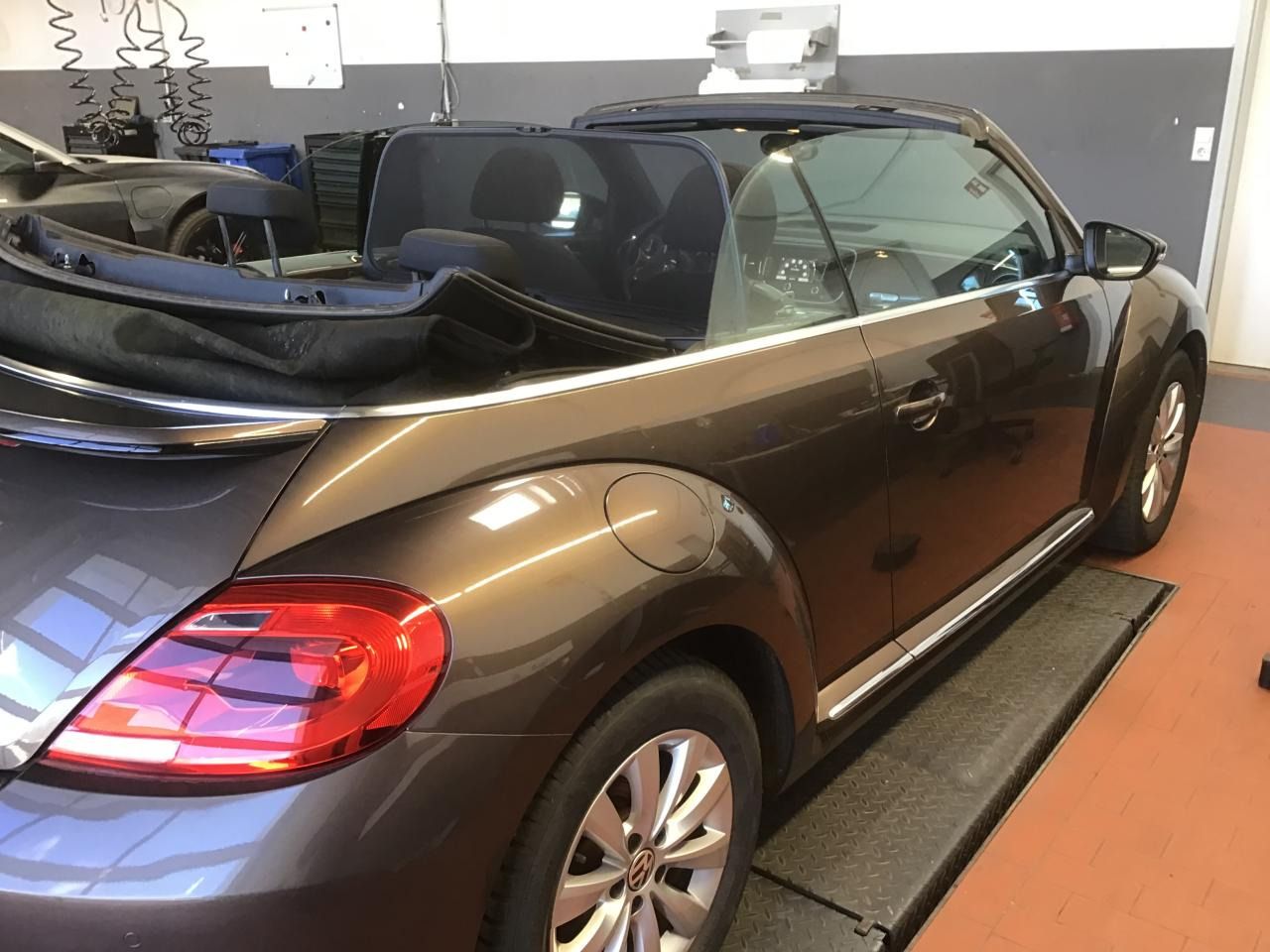 Fahrzeugabbildung Volkswagen Beetle Cabriolet 1.2 TSI Design Navi|Xenon|PDC