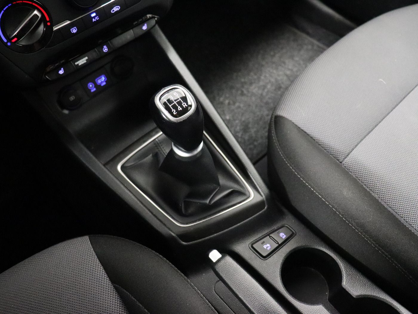 Fahrzeugabbildung Hyundai i20 1.2 Advantage Facelift|Kamera|LaneAss|PDC|LM