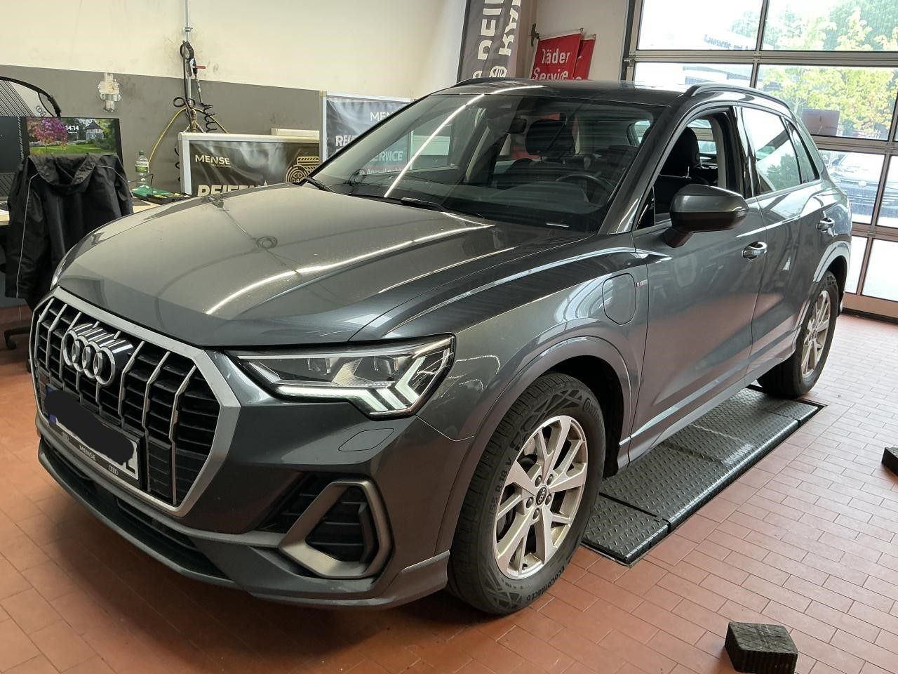 Fahrzeugabbildung Audi Q3 45 1.4 TFSI e S-Line Matrix|AHK|Pano|SD|LED