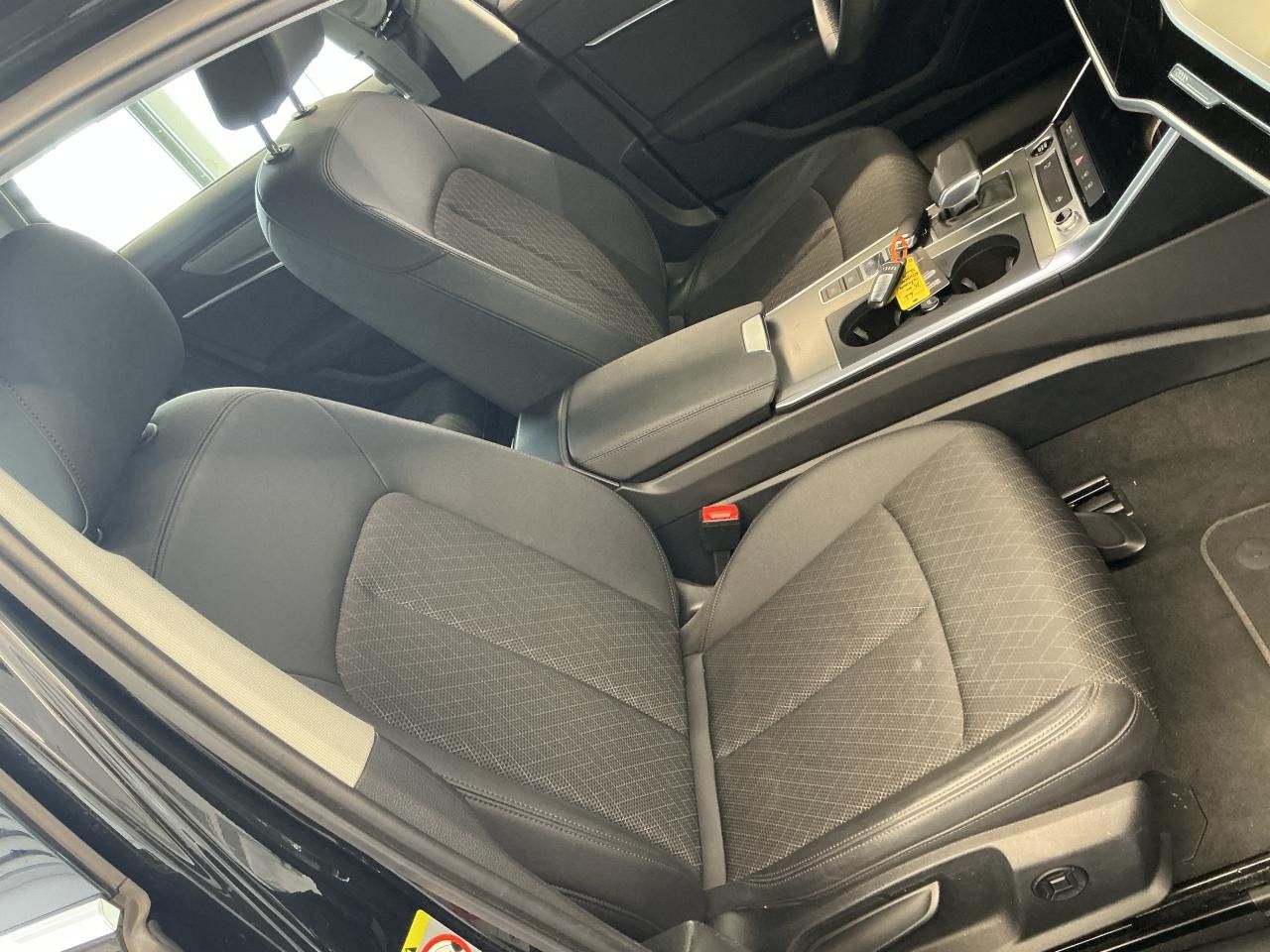 Fahrzeugabbildung Audi A6 Avant 40 TDI S-tronic design Matrix|CarPlay|A