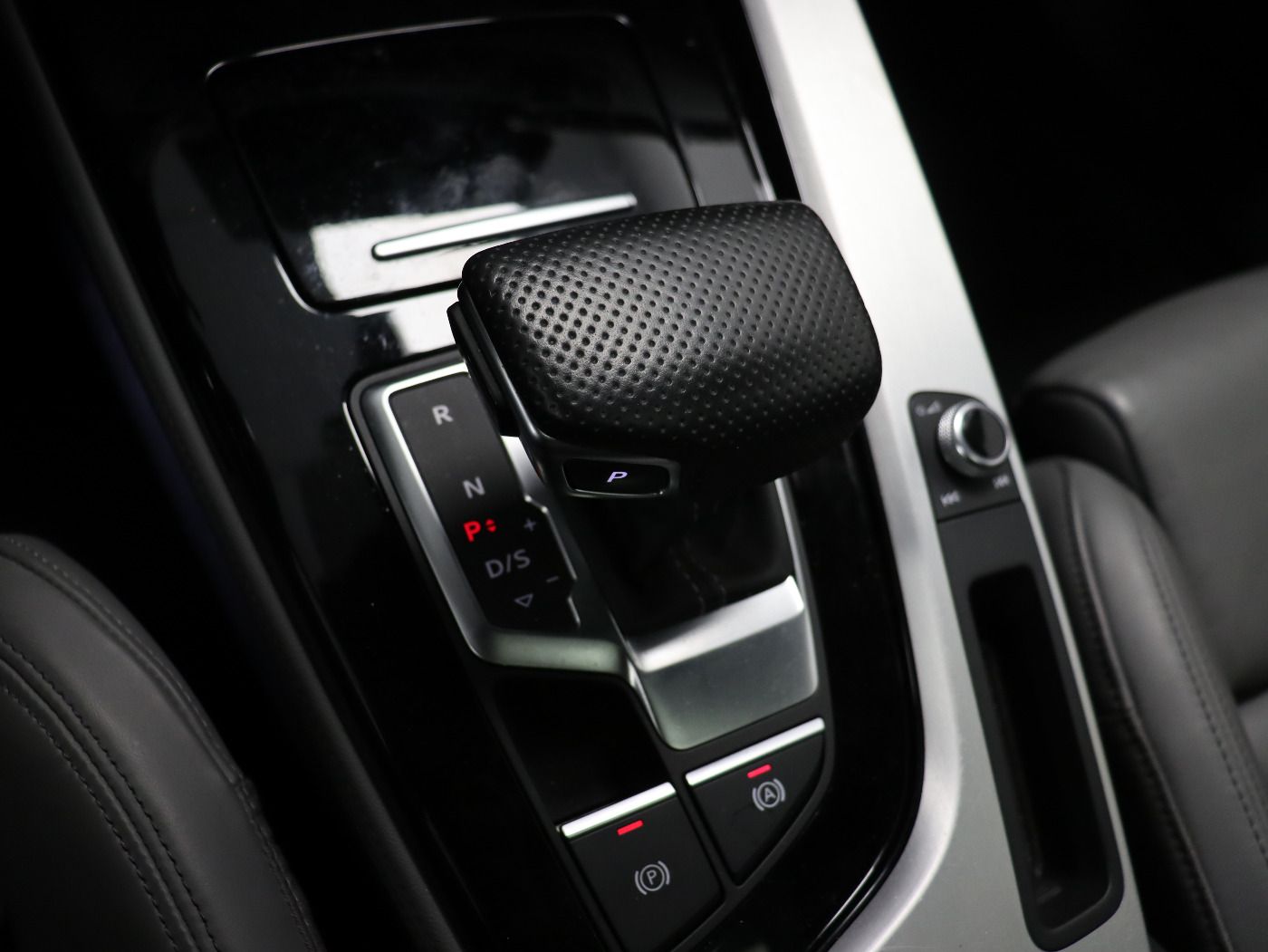 Fahrzeugabbildung Audi A4 Avant 40 TDI quattro S tronic S line CarPlay|