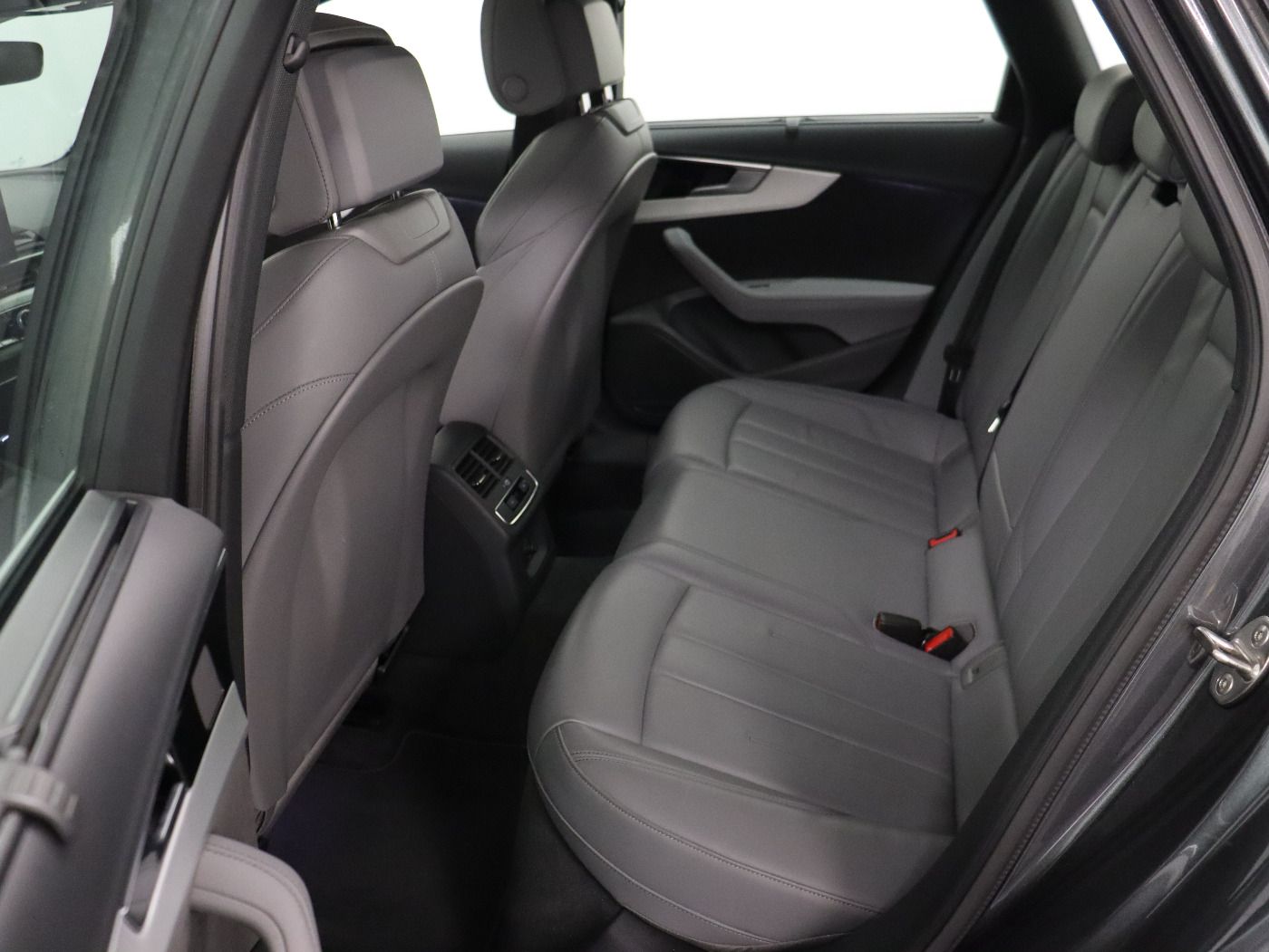 Fahrzeugabbildung Audi A4 Avant 40 TDI quattro S tronic S line CarPlay|