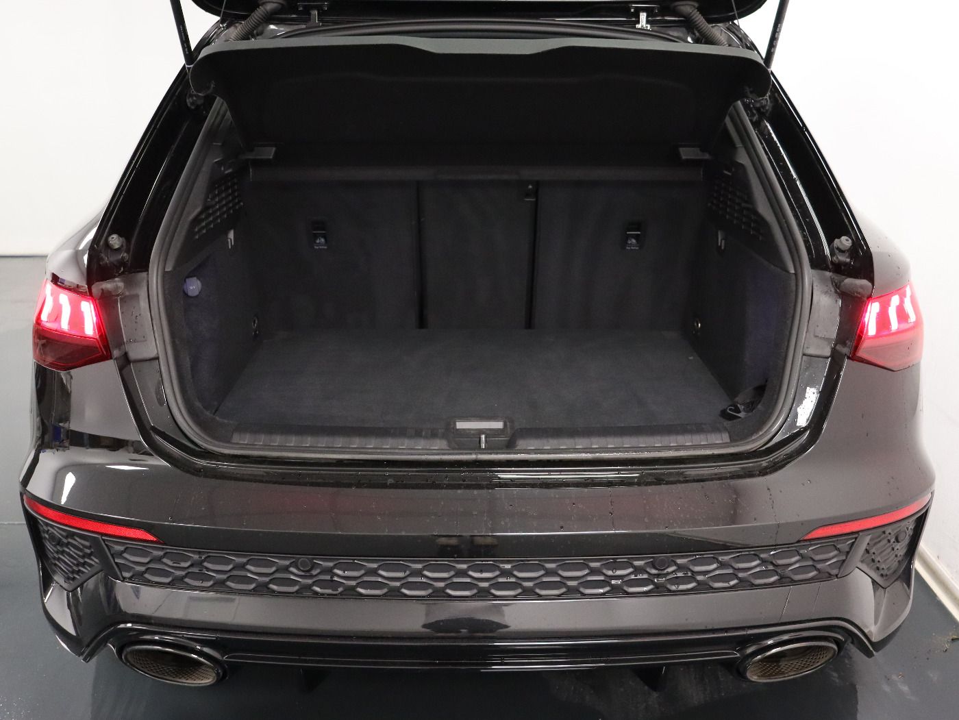 Fahrzeugabbildung Audi RS3 Sportback 2.5 TFSI quattro S-tronic Matrix|A