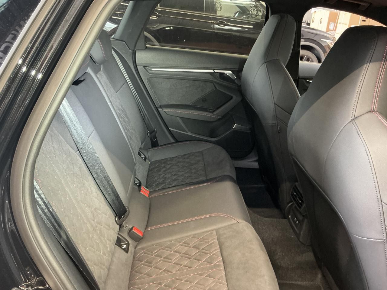 Fahrzeugabbildung Audi A3 Sportback 1.5 TFSI S tronic S line Matrix|B&O