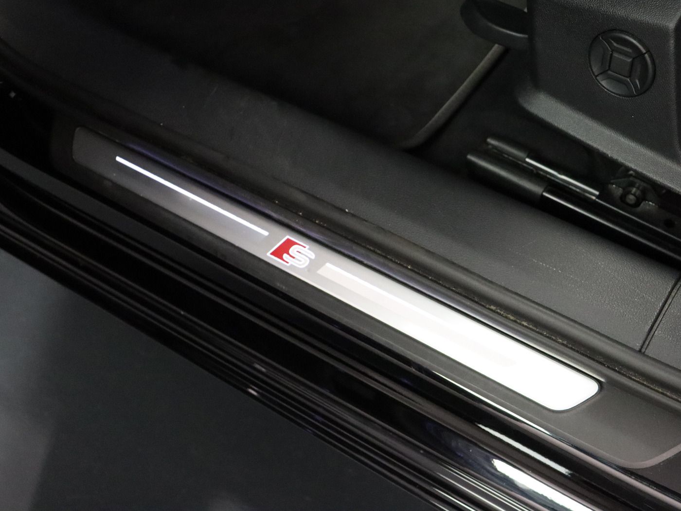 Fahrzeugabbildung Audi A6 Avant 50 TDI quattro S tronic S line ACC|LED|