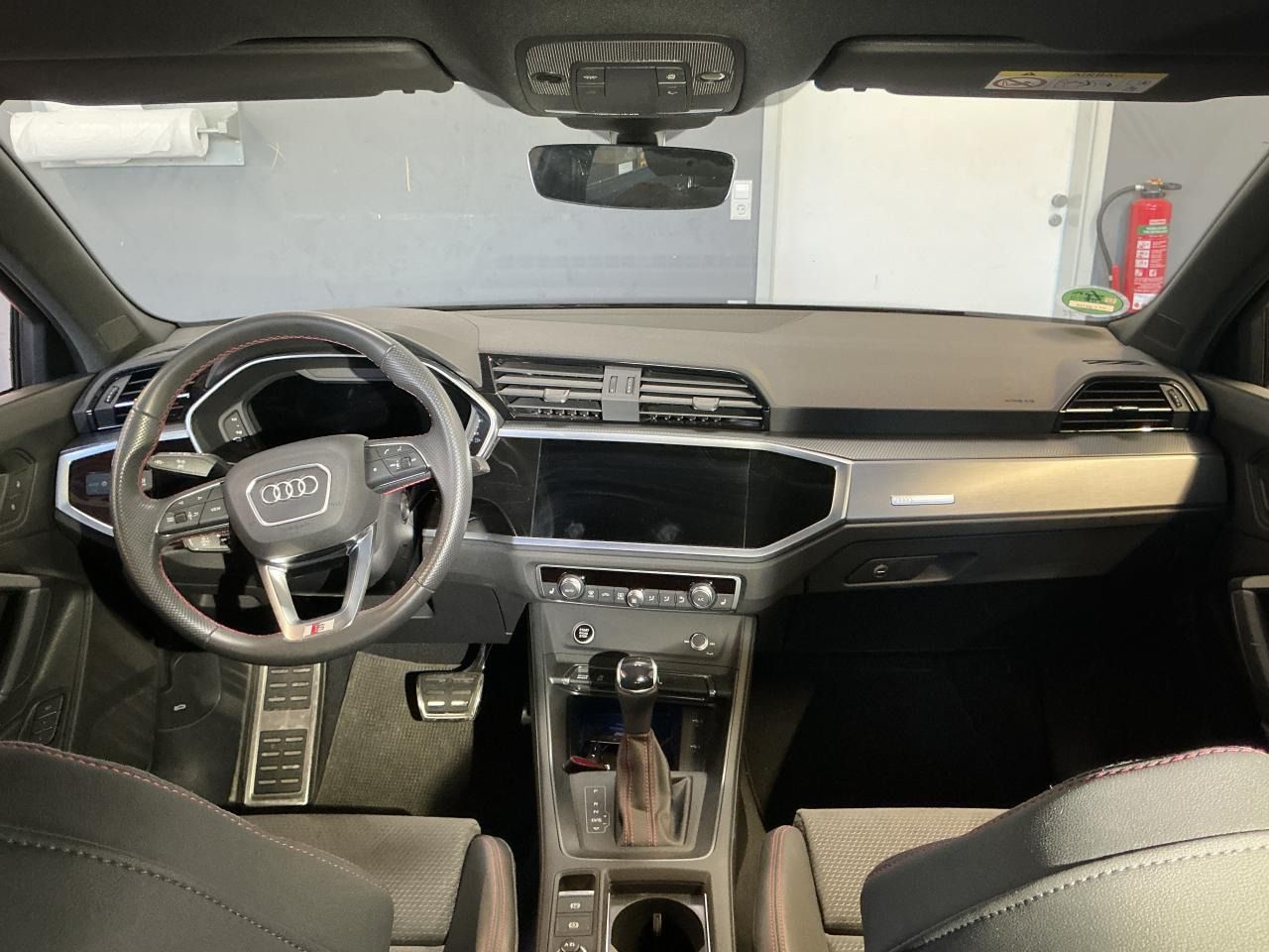 Fahrzeugabbildung Audi Q3 Sportback 45 TFSIe S-tronic S line Standhzg|L
