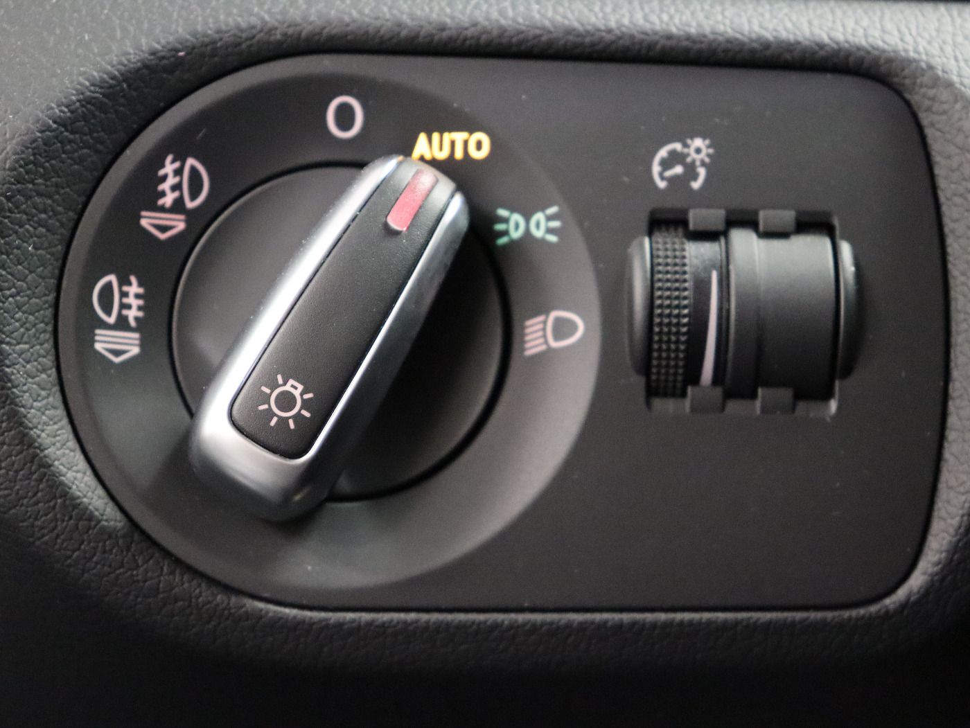 Fahrzeugabbildung Audi Q3 2.0 TDI |LM|KlimaA|AkustikGlas|Navi|AHK|SHZG