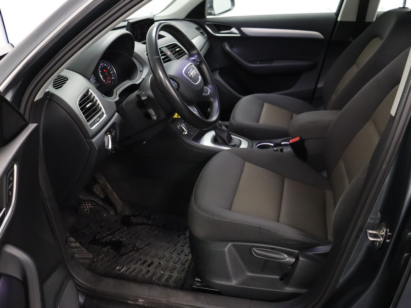Fahrzeugabbildung Audi Q3 2.0 TDI |LM|KlimaA|AkustikGlas|Navi|AHK|SHZG