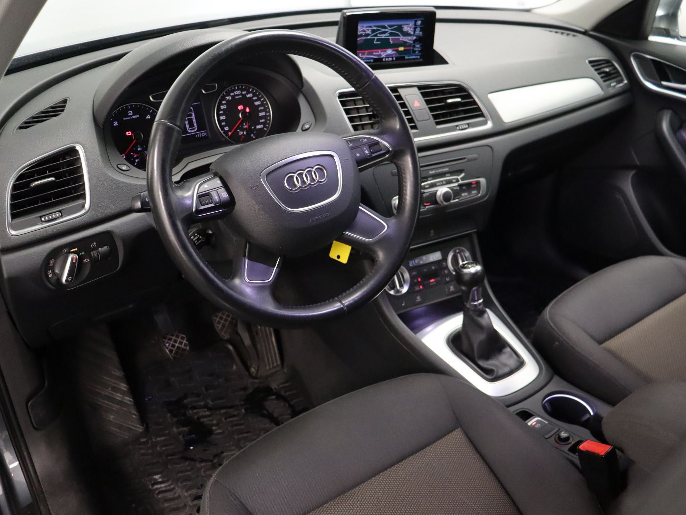 Fahrzeugabbildung Audi Q3 2.0 TDI |LM|KlimaA|AkustikGlas|Navi|AHK|SHZG