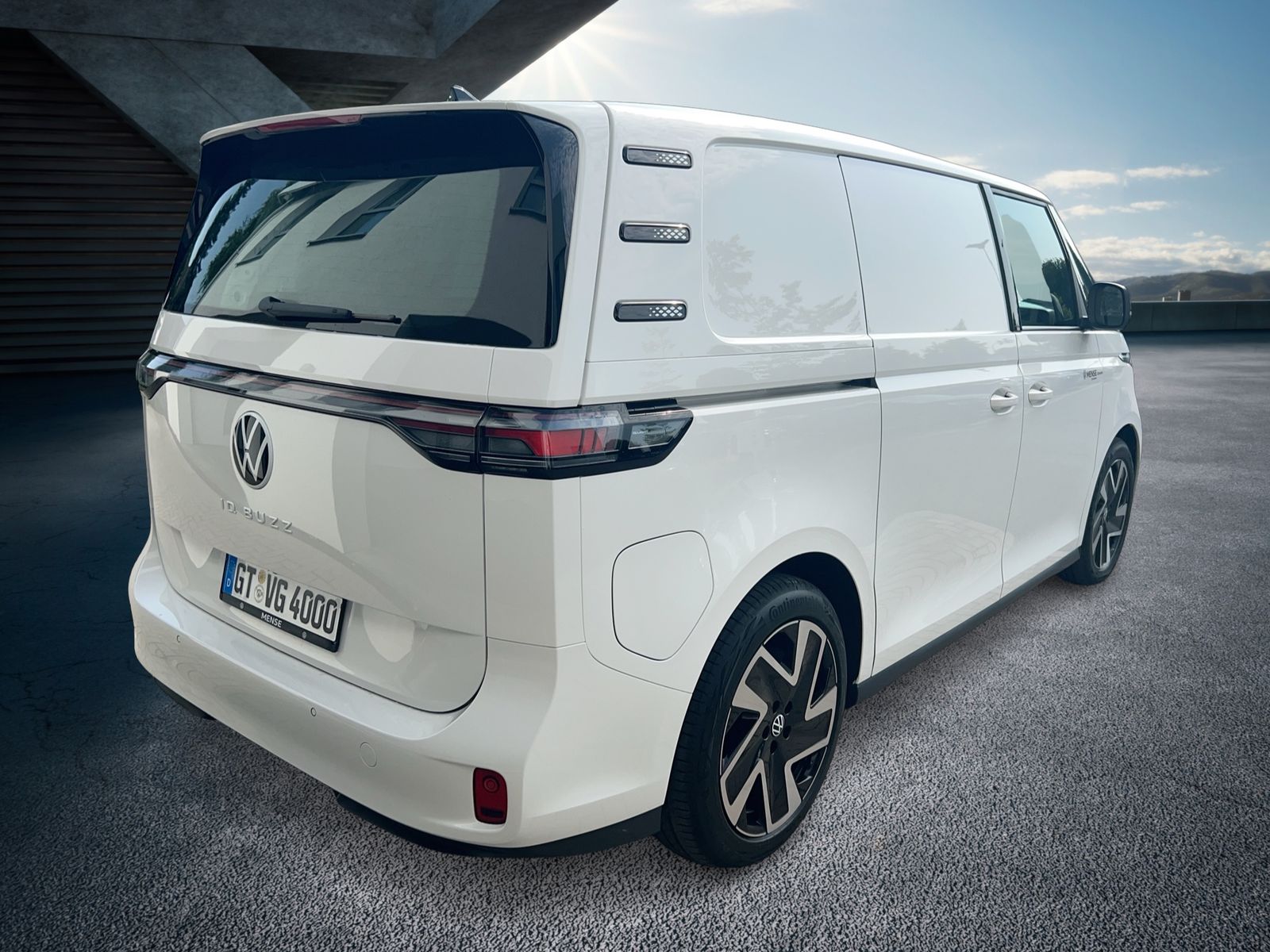 Fahrzeugabbildung Volkswagen ID. Buzz Cargo Pro 4MOTION Motor: 79 kWh Getrieb