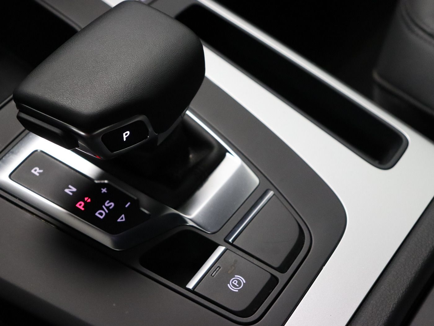 Fahrzeugabbildung Audi Q5 45 TFSI quattro S tronic advanced Matrix|AHK