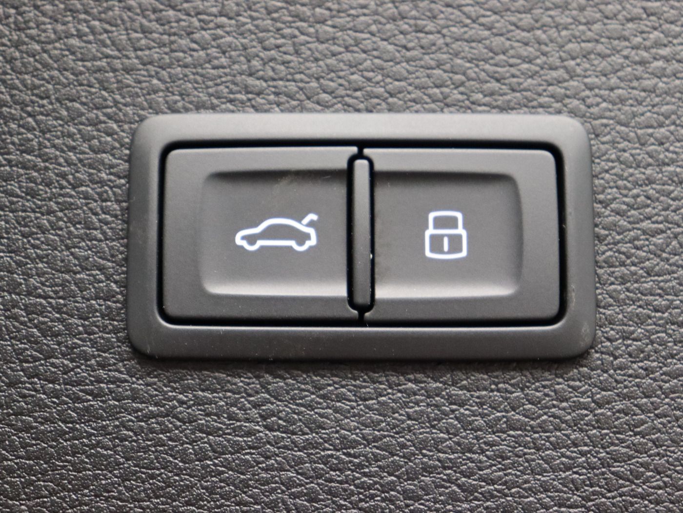 Fahrzeugabbildung Audi Q5 45 TFSI quattro S tronic advanced Matrix|AHK