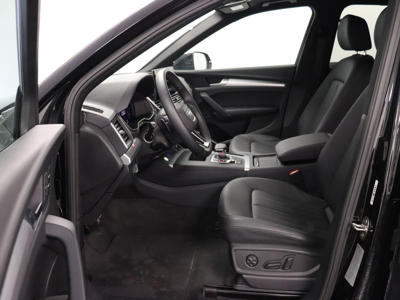 Fahrzeugabbildung Audi Q5 45 TFSI quattro S tronic advanced Matrix|AHK