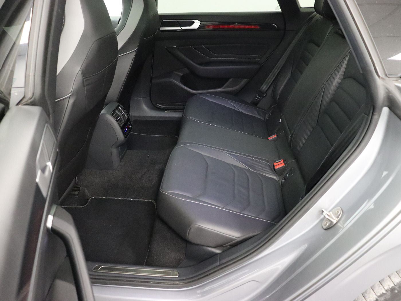 Fahrzeugabbildung Volkswagen Arteon Shootingbrake 2.0 TDI DSG R line IQ.Light