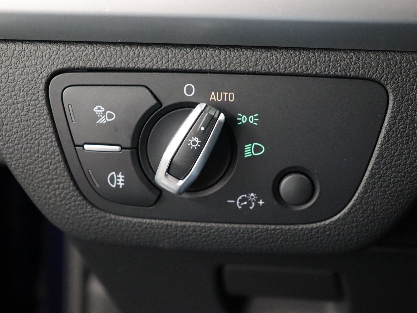 Fahrzeugabbildung Audi Q5 45 TFSI quattro S tronic S line Matrix|AHK|LM