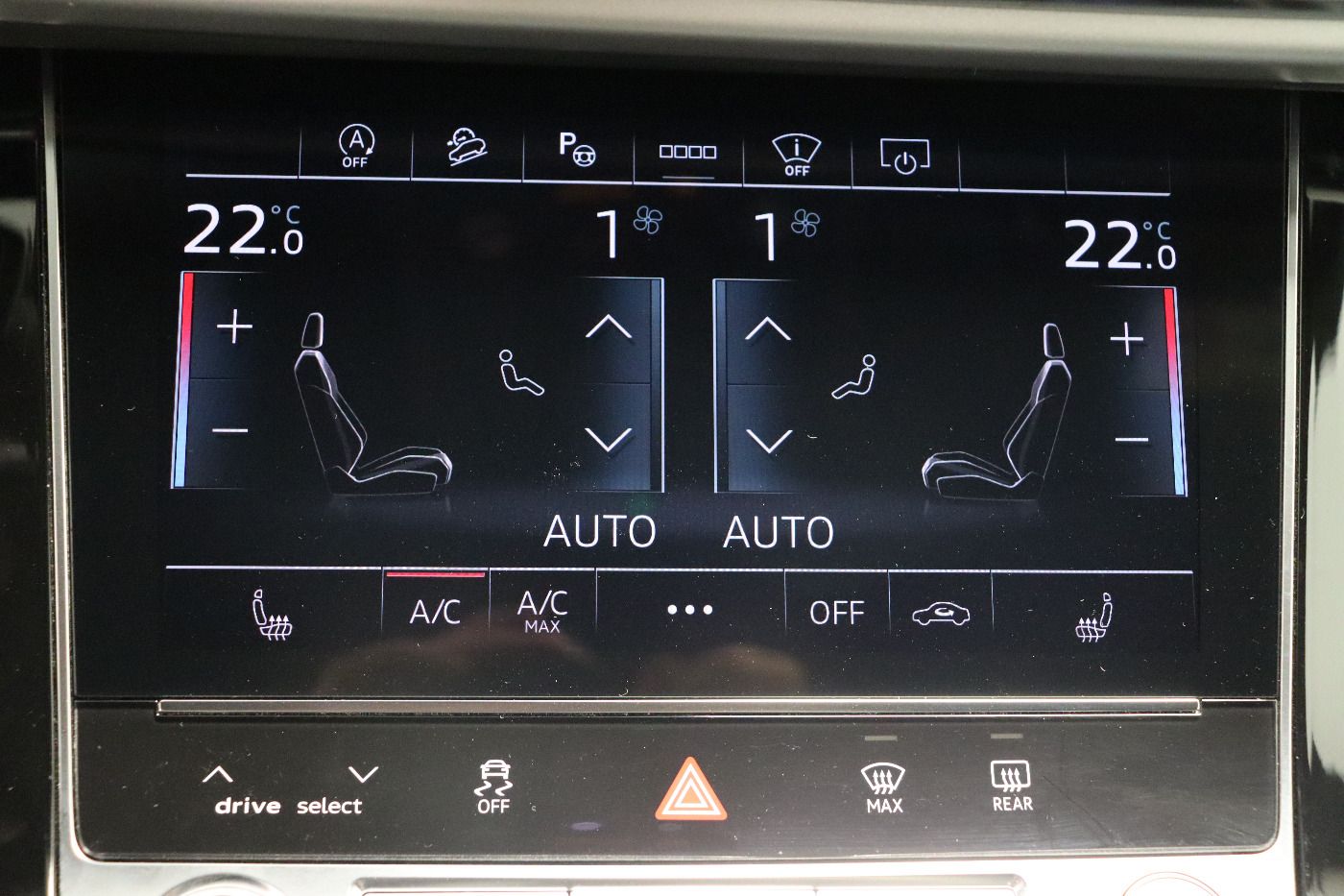 Fahrzeugabbildung Audi Q8 45 TDI quattro tiptronic S line Matrix|AHK|LM