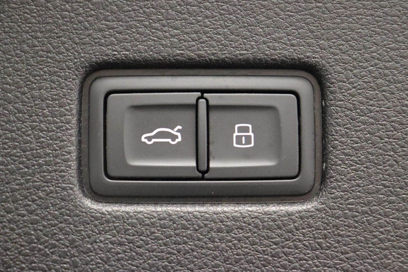 Fahrzeugabbildung Audi Q8 45 TDI quattro tiptronic S line Matrix|AHK|LM