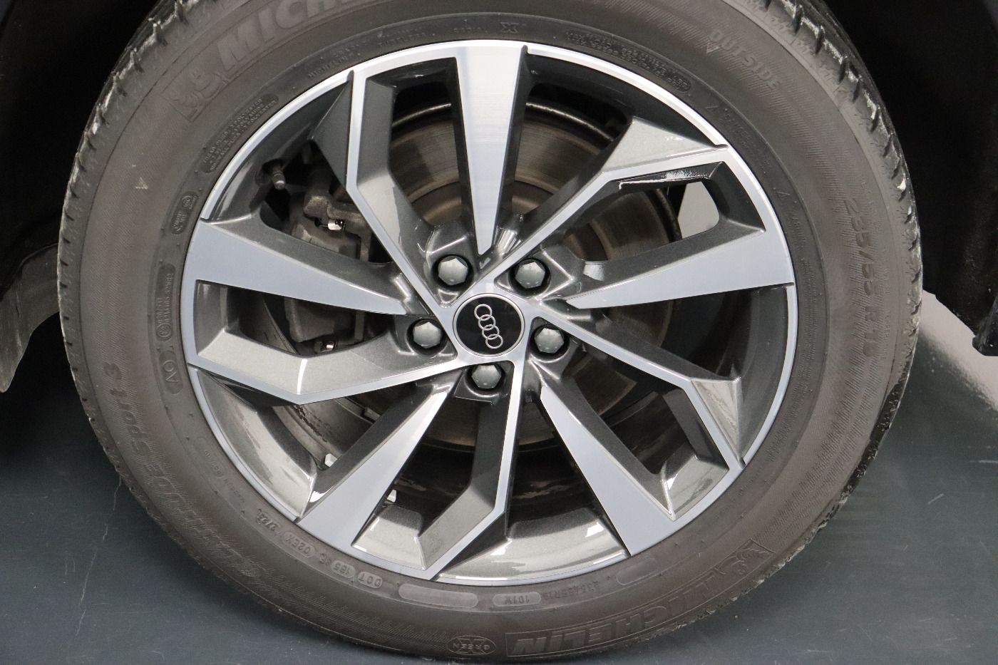 Fahrzeugabbildung Audi Q5 45 TFSI quattro S tronic advanced Matrix|AHK