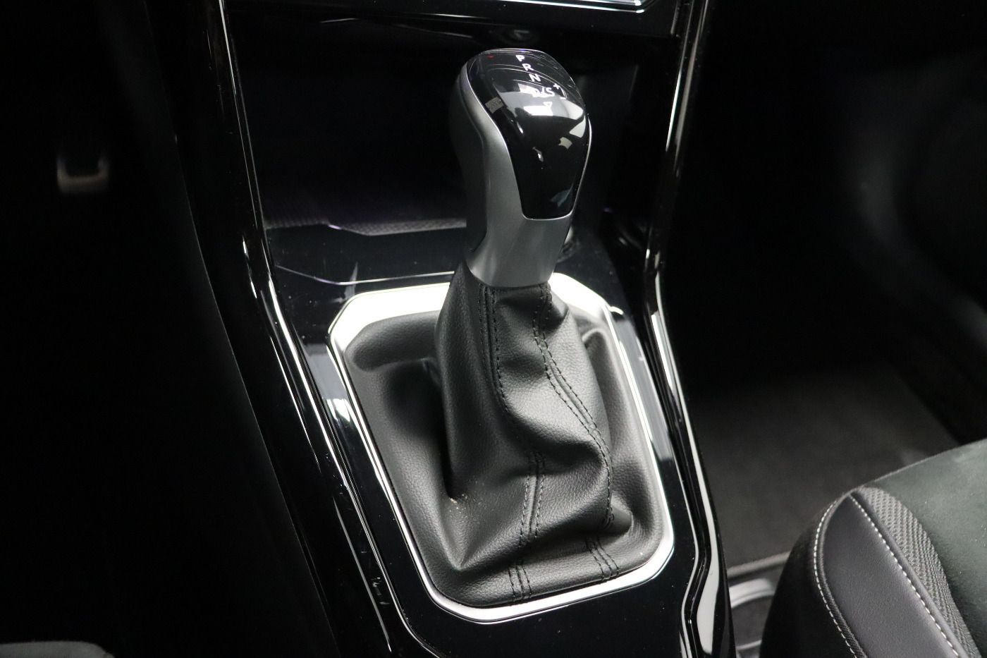 Fahrzeugabbildung Volkswagen T-Roc 2.0 TDI DSG R-Line |ACC|VirtualCP|FLA|LED