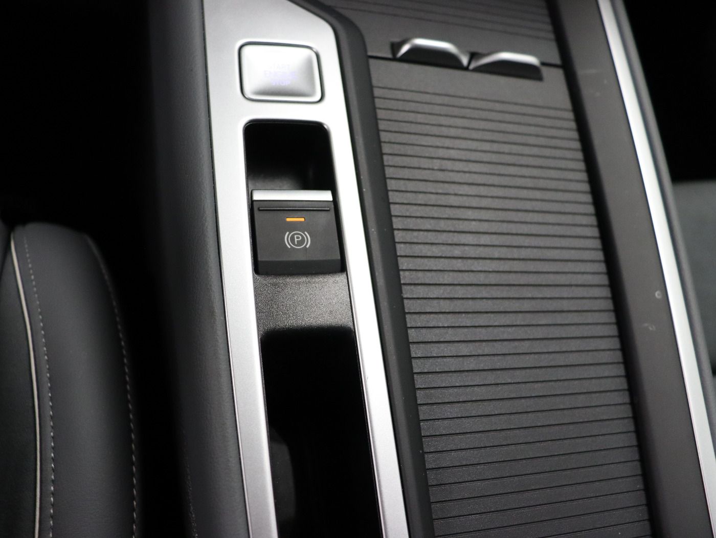 Fahrzeugabbildung Volkswagen Passat Variant 1.5 eTSI DSG Business CarPlay|HUD