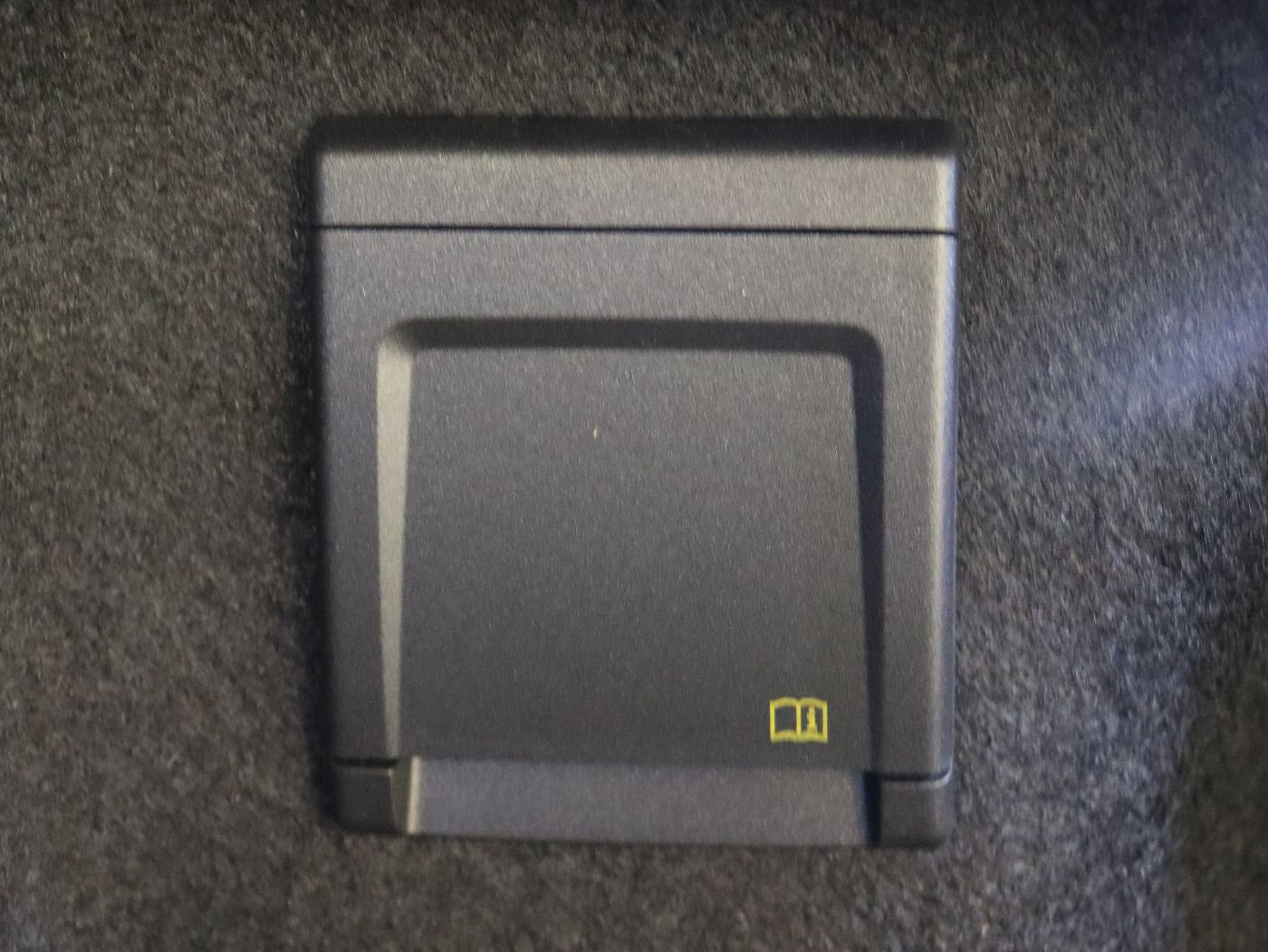 Fahrzeugabbildung Volkswagen Passat Variant 1.5 eTSI DSG Business CarPlay|HUD