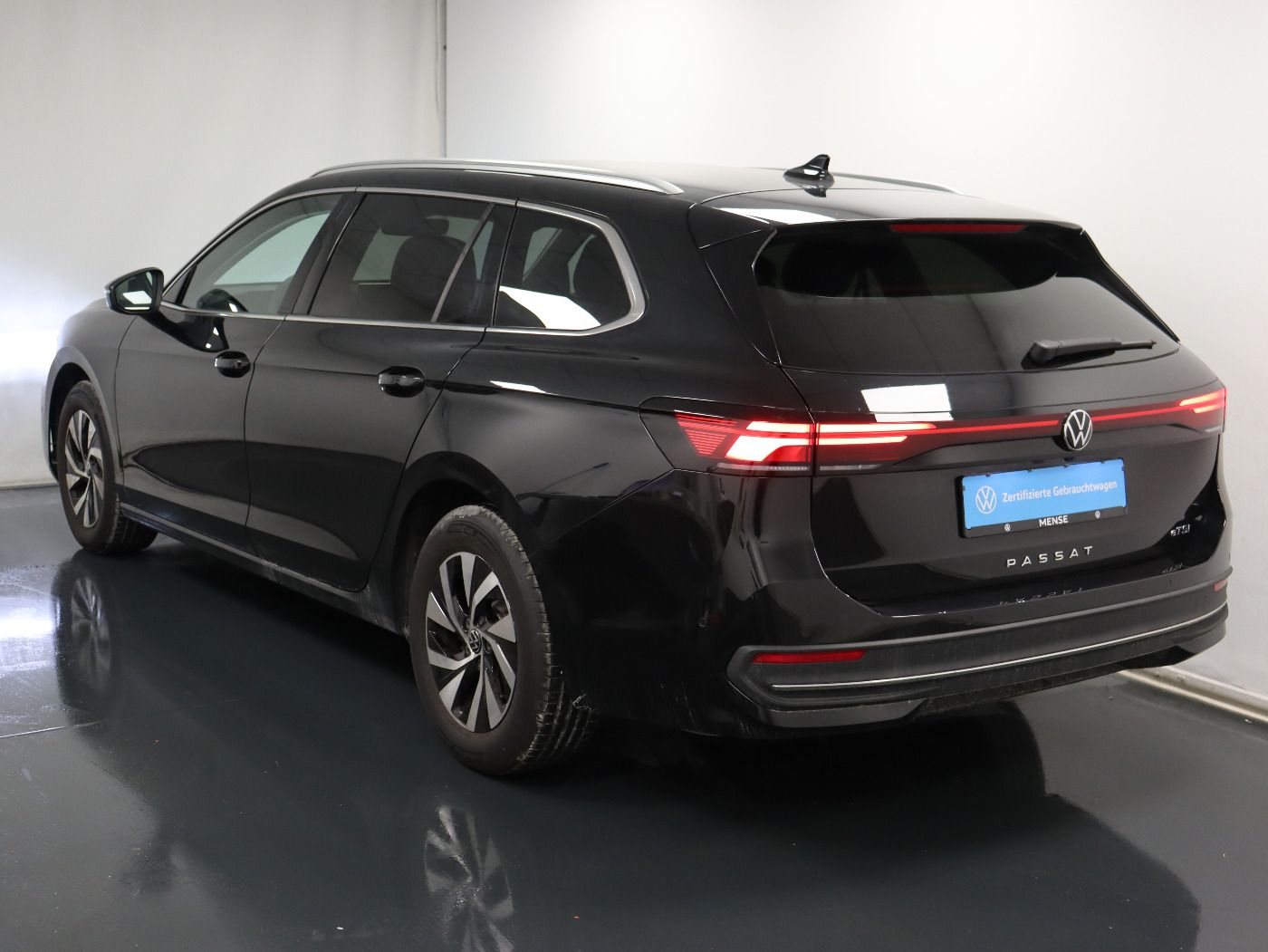 Fahrzeugabbildung Volkswagen Passat Variant 1.5 eTSI DSG Business CarPlay|HUD