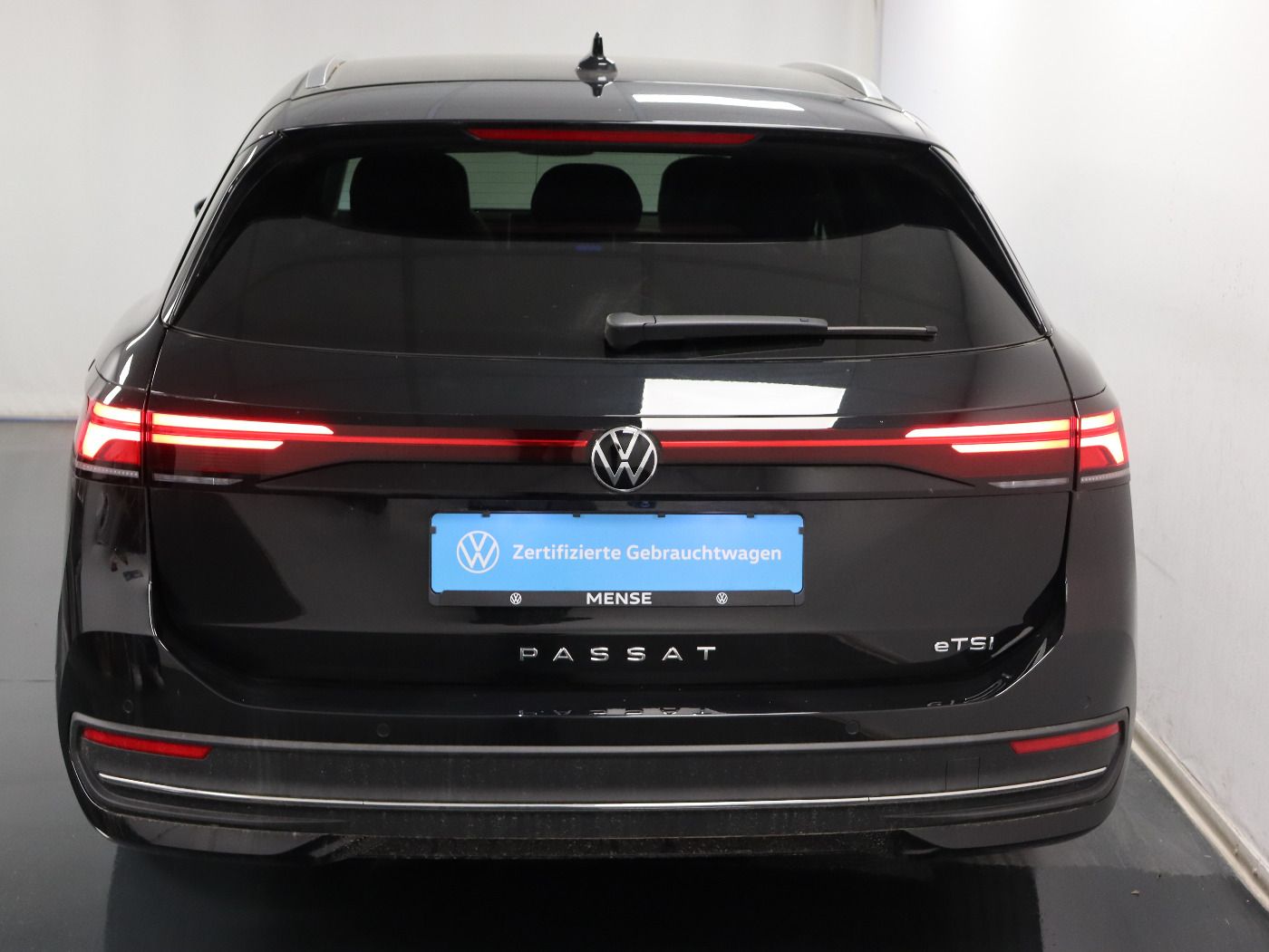 Fahrzeugabbildung Volkswagen Passat Variant 1.5 eTSI DSG Business CarPlay|HUD