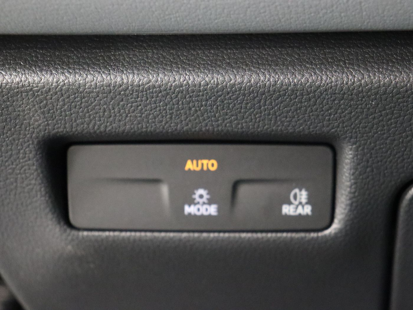 Fahrzeugabbildung Volkswagen Passat Variant 1.5 eTSI DSG Business CarPlay|HUD