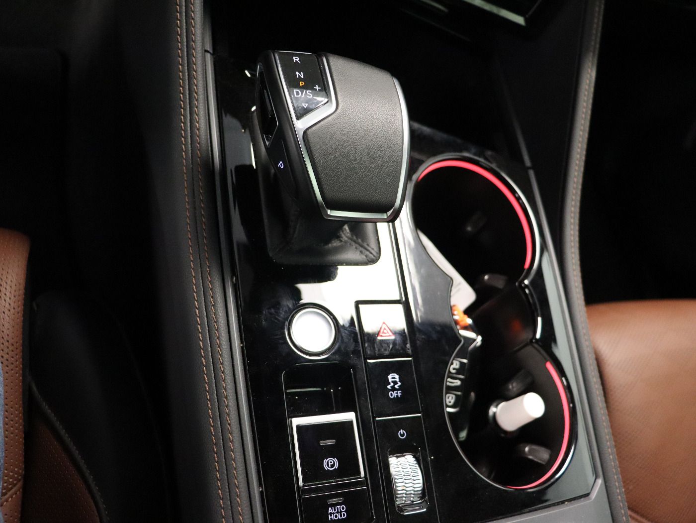 Fahrzeugabbildung Volkswagen Touareg 3.0 TSI 4 Motion tiptronic R- line |AHK