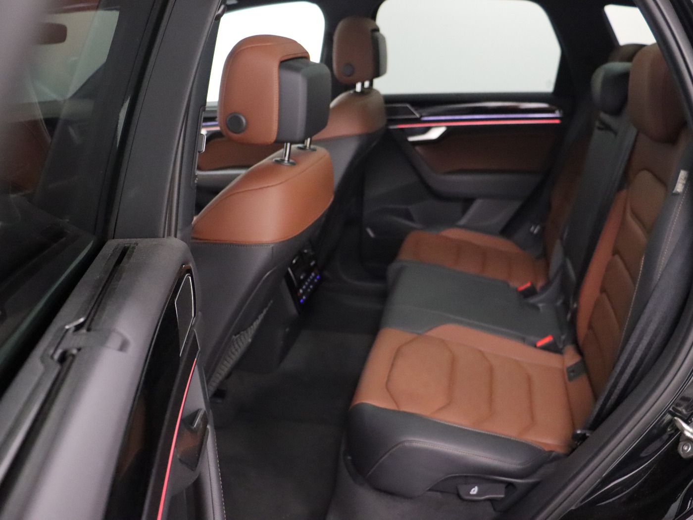 Fahrzeugabbildung Volkswagen Touareg 3.0 TSI 4 Motion tiptronic R- line |AHK