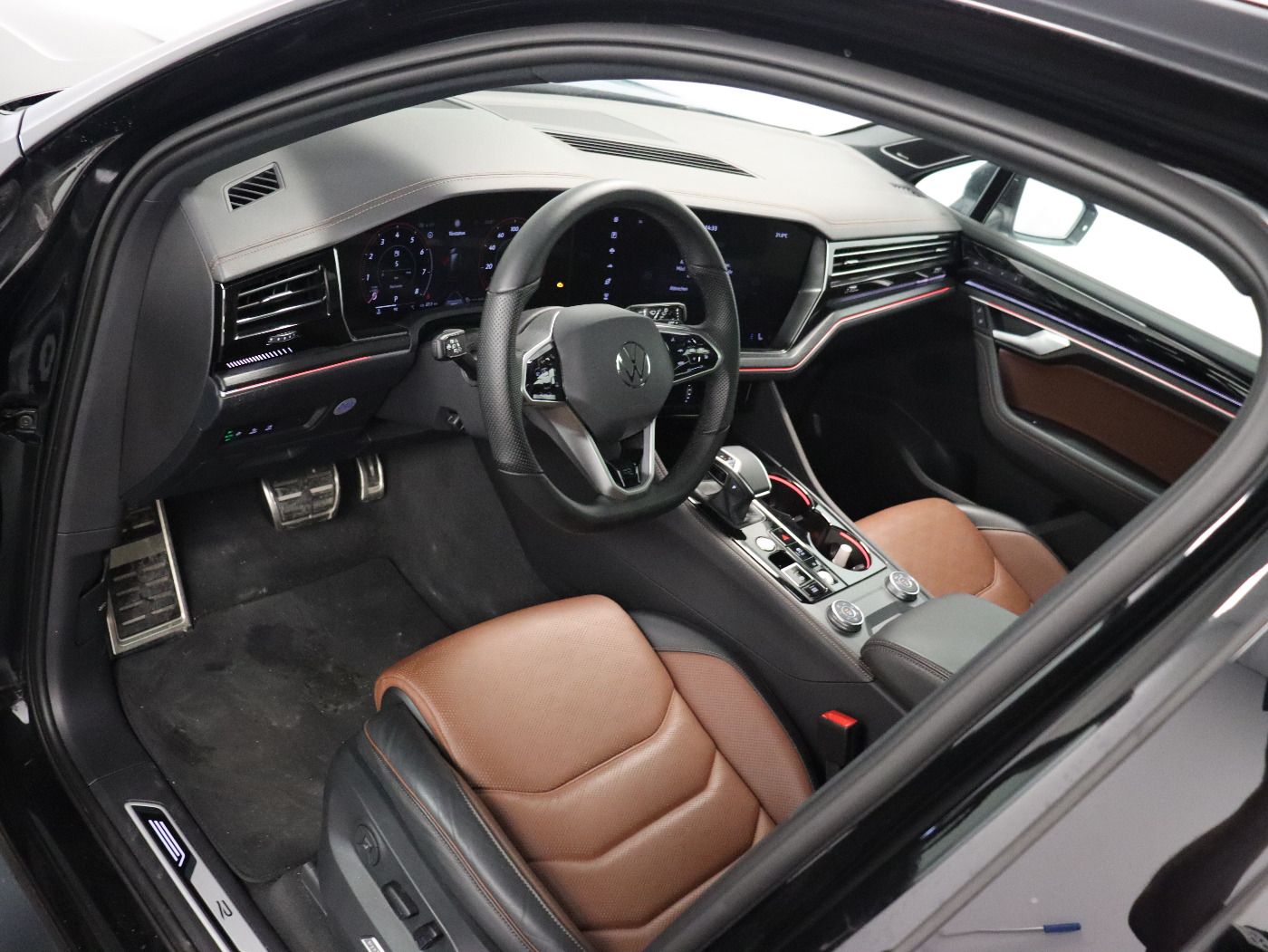 Fahrzeugabbildung Volkswagen Touareg 3.0 TSI 4 Motion tiptronic R- line |AHK