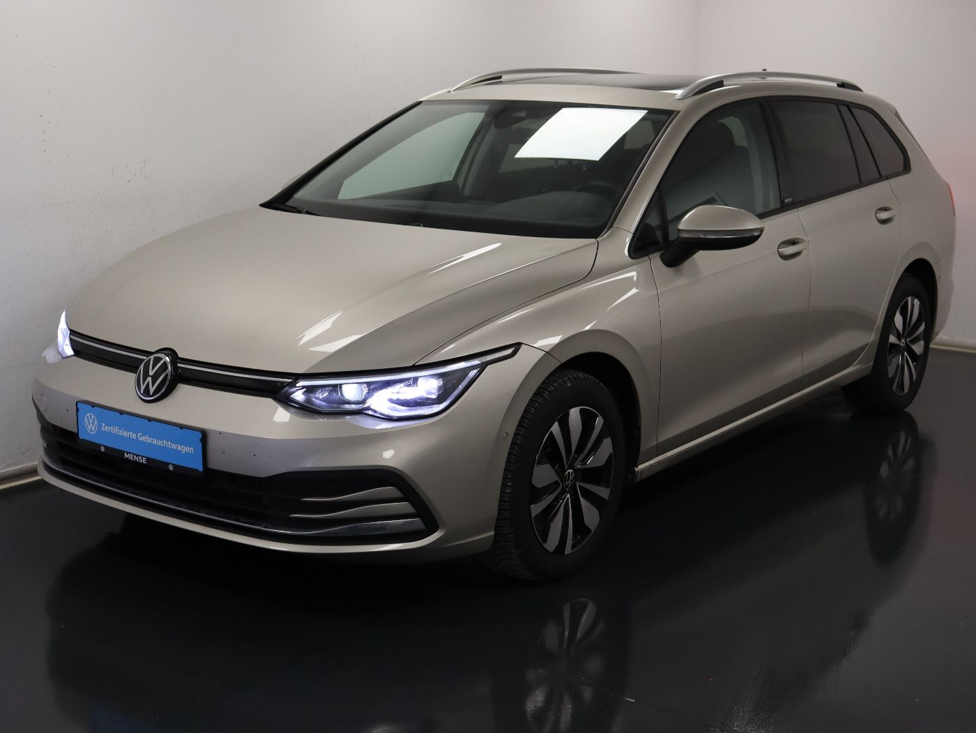 Fahrzeugabbildung Volkswagen Golf VIII Variant 2.0 TDI DSG Move |AHK|Matrix