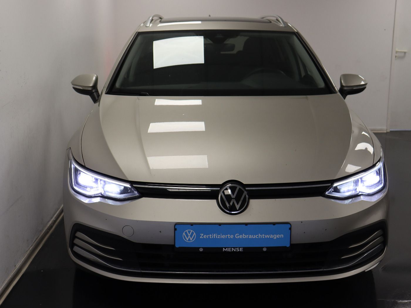 Fahrzeugabbildung Volkswagen Golf VIII Variant 2.0 TDI DSG Move |AHK|Matrix